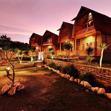 Adara Beach Huts Batununggul エクステリア 写真