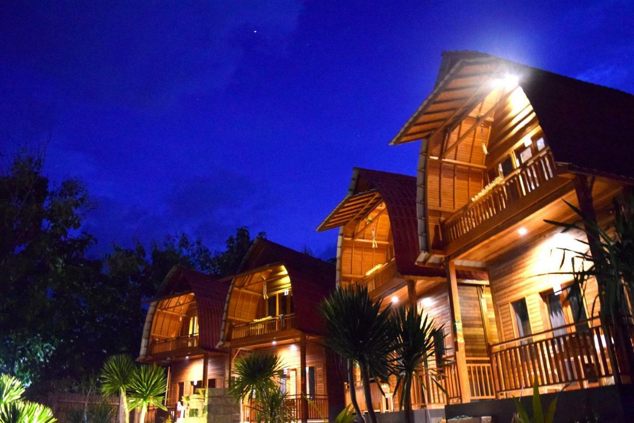 Adara Beach Huts Batununggul エクステリア 写真